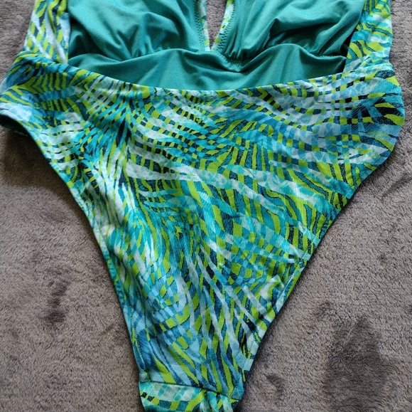 Victoria’s Secret Halter One Piece Tropical Multicolor Swim Bathing Suit Large - Picture 4 of 7